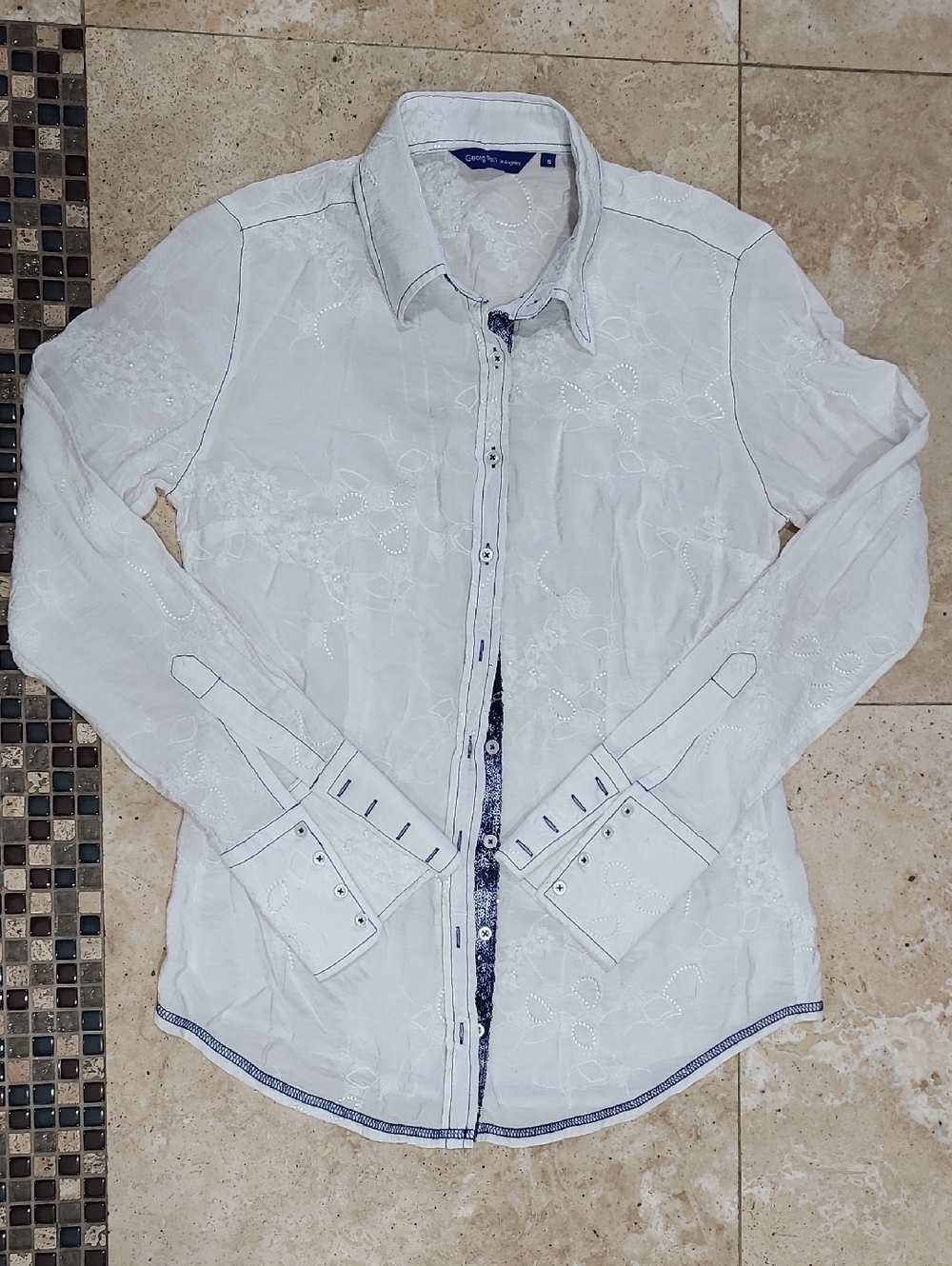 Georg Roth White Button-Down Shirt with Embroidered Detail - Casual Classic